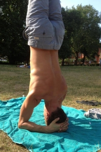 Andy Roberts headstand